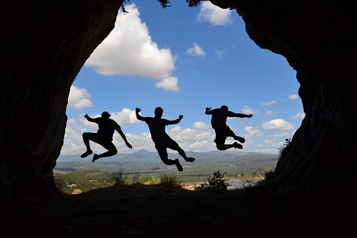 viewpoint Silhouettes of friends taking a leap