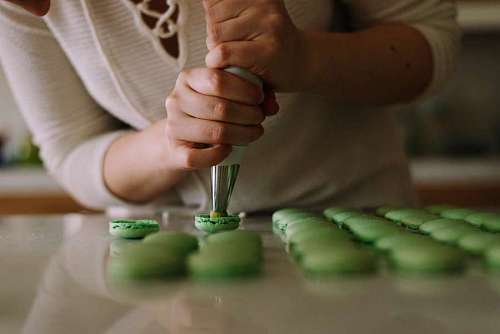 woman preparing green cookies