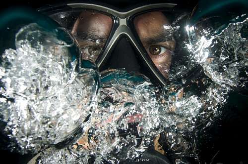 diving-into-water Diver