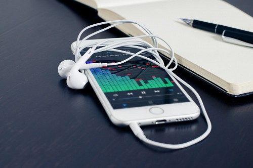 cellular Iphone with your headphones
