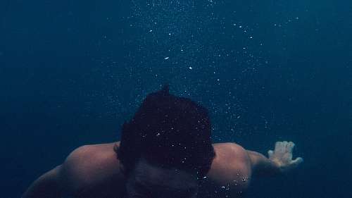 diving-into-water 