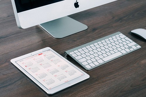 Office work with Imac and Ipad