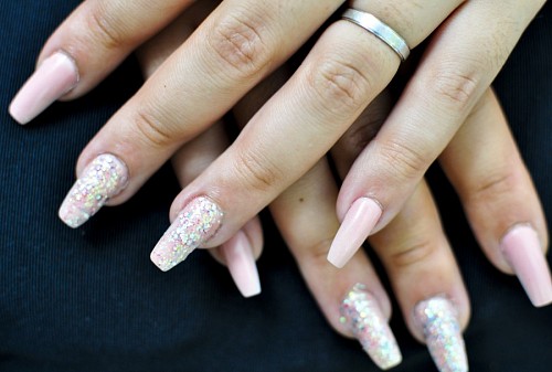 Acrylic nails with glitter