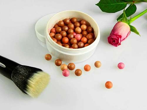 Makeup pearls and rose
