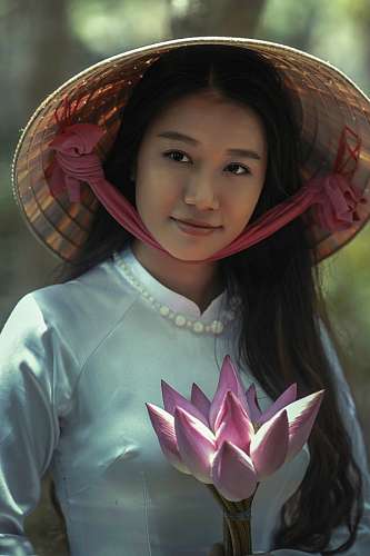 le-n-nicaragua Woman with a flower