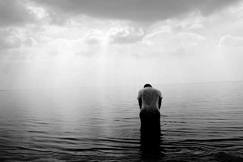 moment Sad man in the middle of the ocean
