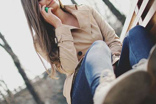 conversation Woman with cellphone