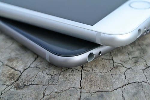aluminum Iphones topped