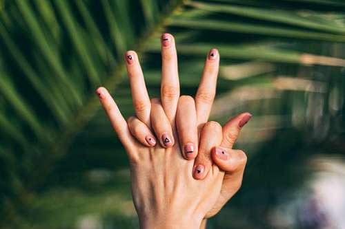 Nude nails