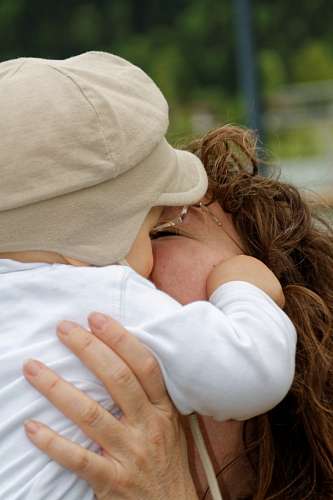 kissing-forehead Maternal kiss