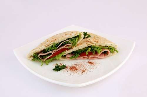 Ham, lettuce and tomate sandwich