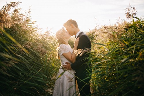 newlywed Newlyweds in the countryside