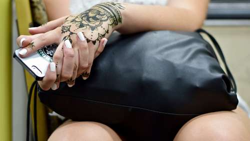 portfolio Woman in transport with tattoo
