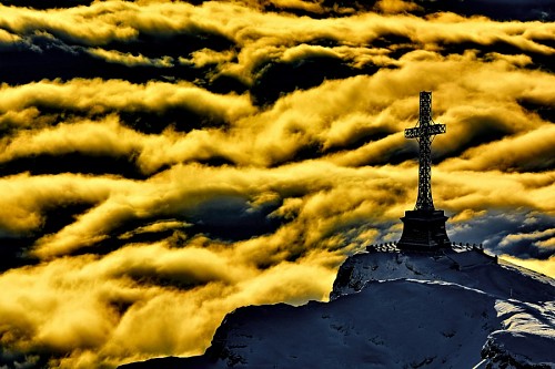 rum Monument of Heroes Cross