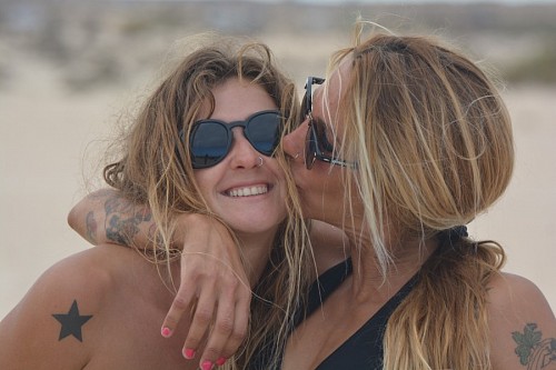 showing-teeth Friends showing their love
