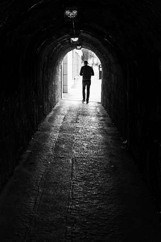 candid-moment Tunnel, End way