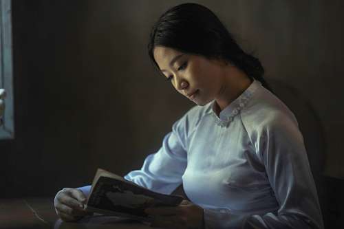 le-n-nicaragua Woman reading
