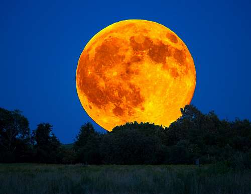 giant-rock Full Moon