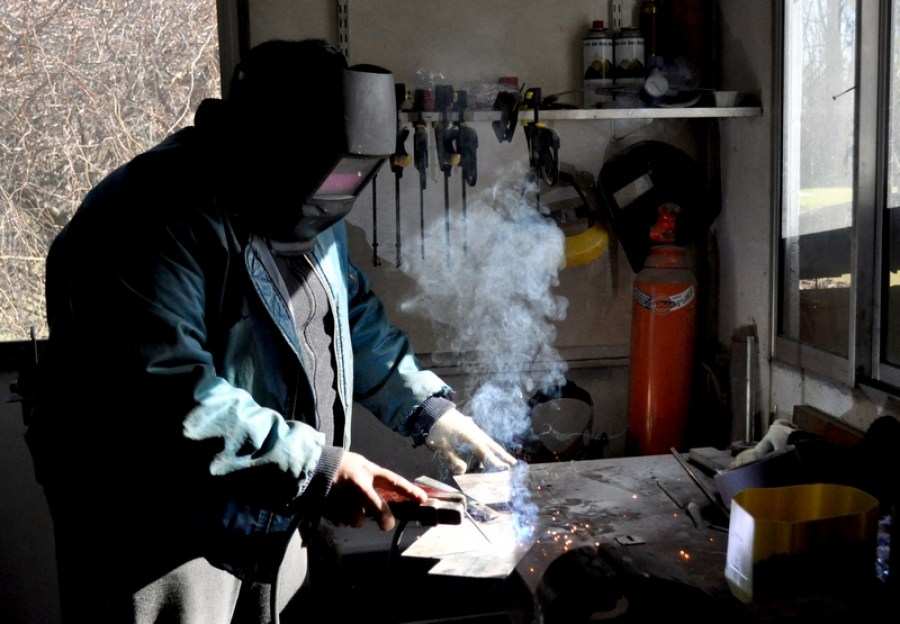 one person, people, man, job, mask, welding, soldering, welding, workshop, working, worker, interior, day, 