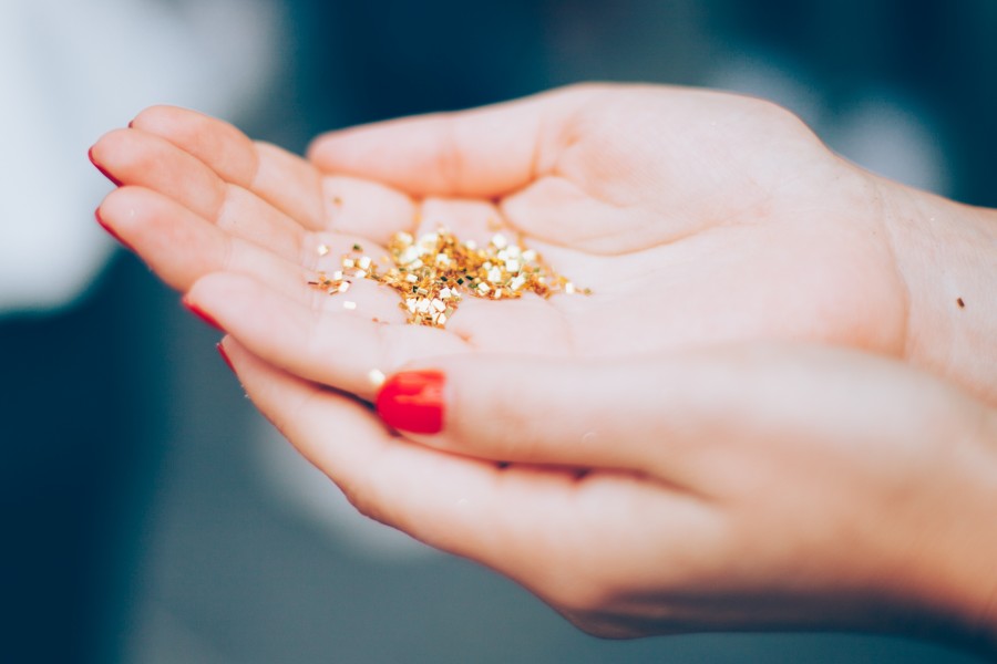 woman, hands, hand, beauty, golden, makeup, powder, beauty, nails, red, red, beauty,