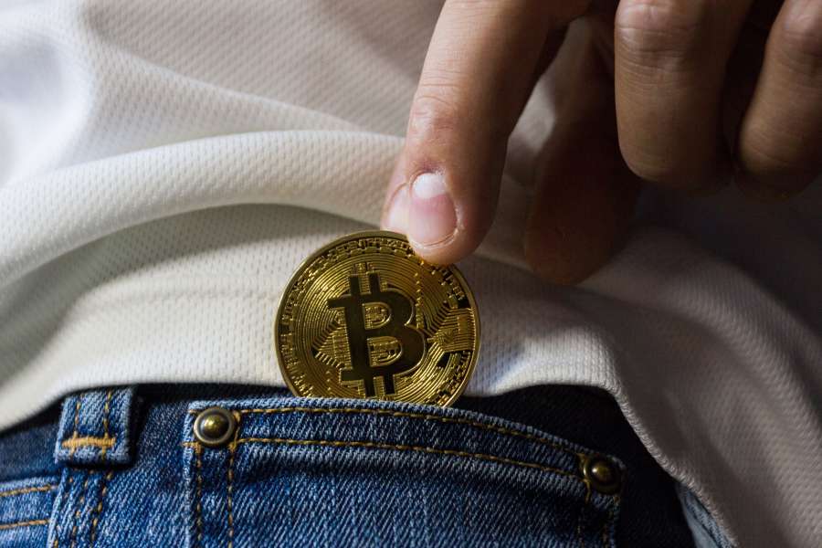 conceptual, economy, finance, financial, internet, money, network, market, web, bank, business, bitcoin, cash, coin, concept, symbol, banking, buy, commerce, ecommerce, electronic, exchange, gold, net, pay, payment, photo, render, shining, trade, virtual, e commerce, golden, many, monetary, radiance, anonymous, currency, bit, blockchain, crypto, cryptocurrency,  bitcoin, digital, fiat, gold coins, macro image, metal, sign, yellow
