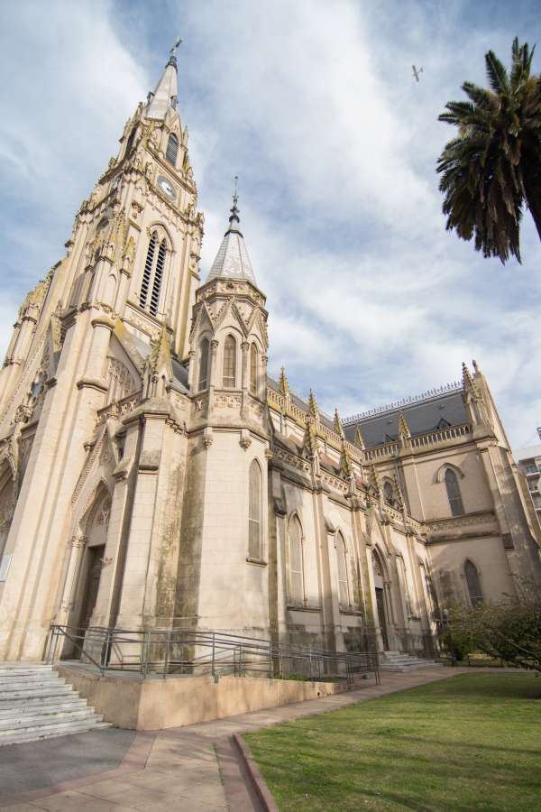 cathedral, argentina, architecture, art, church, culture, interior, religious, religion, tourism, building, landmark, travel, place, stone, old, ancient, decoration, historic, inside, capital, south, facade, edifice, buenos, colour, aires, historical, christian, america, beautiful, built, symbol, europe, construction, color, history, federal, city, chapel, christianity, autonoma, buenos aires, worship, arch, traditional, dome, structure, illuminated, architectural