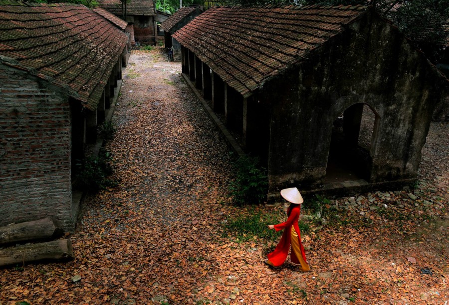 japan, urban, typical, rural, one person, people, woman, clothing, oriental, orient, roof,