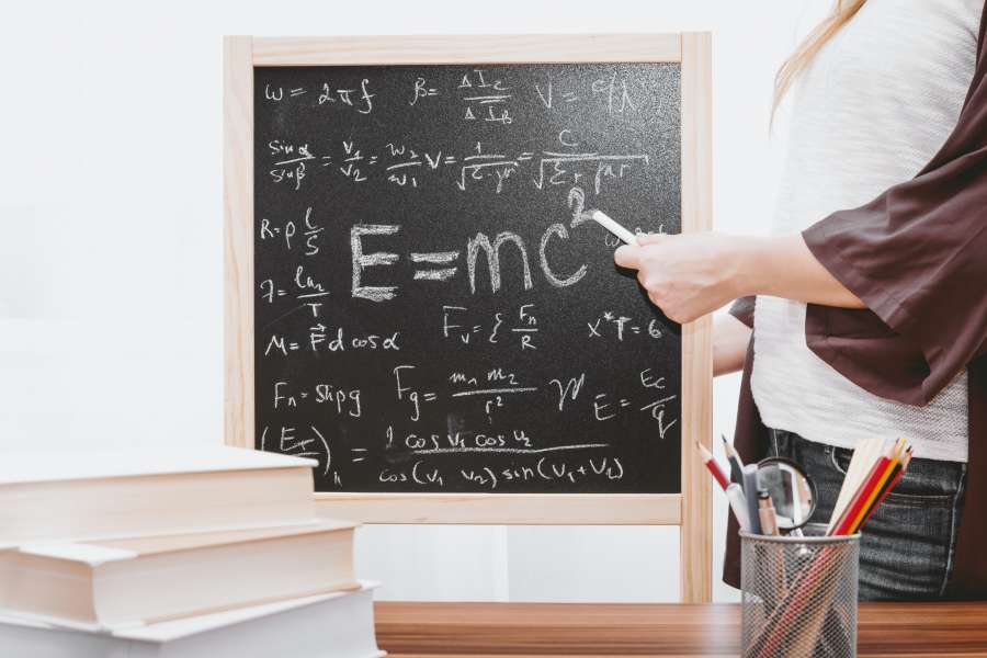 formula, school, education, science, blackboard, mathematics, math, background, white, equation, sign, physics, solution, mathematical, number, geometry, pattern, board, complex, problem, calculation, drawing, study, chalkboard, symbol, knowledge, proof, handwriting, classroom, black, university, calculate, seamless, theory, trigonometry, lab, technical, scientific, design, lesson, writing, graph, function, teacher, triangle, relativity, Albert Einstein, emc2, mass, energy, 