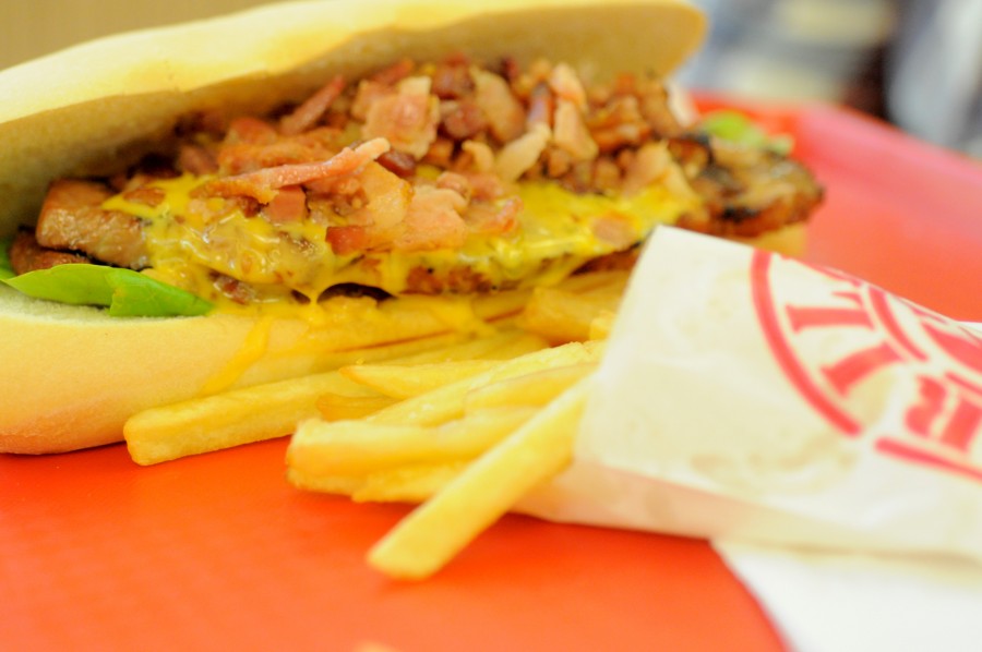 Beef Sandwich, Sandwich, Meat, Food, Food, Papa, potatoes, chips, closeup, cheese, cheddar, bread, bacon,