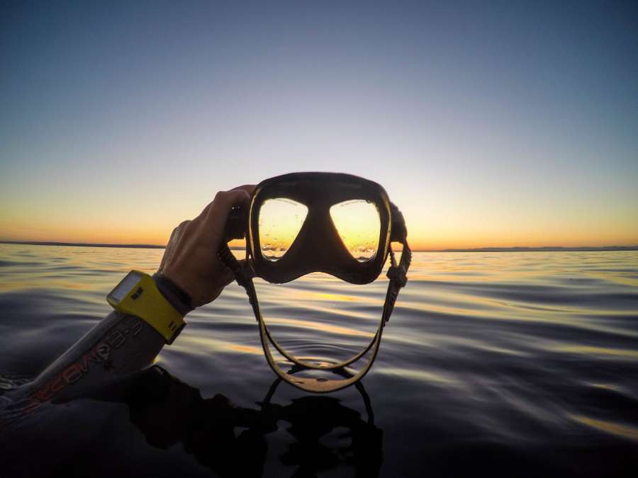 diving, mascara, summer, activity, sport, visor, dusk, sea, aquatic, hand, hold, man, diver,