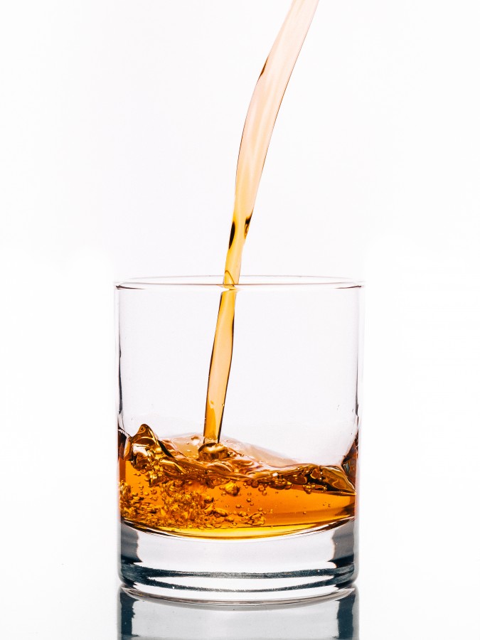 white background, beverage, alcoholic, whiskey, glass, jet,