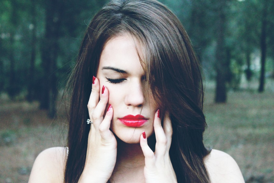 woman, young, 20 years, face, face, eyes closed, thinking, thoughtful, thinking, forest, outdoors, concept, exterior, meditation, meditate, pain, serious,