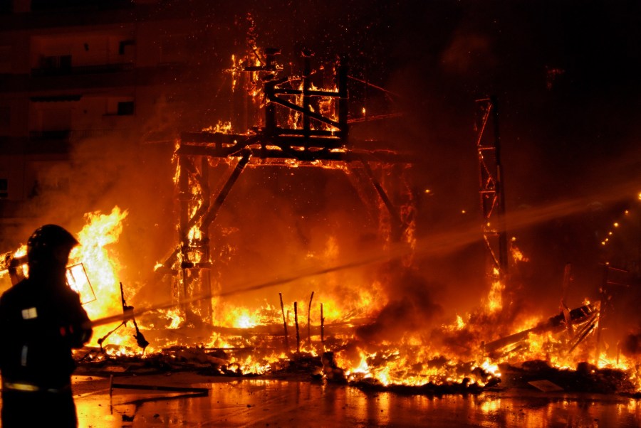 Valencia Fallas fire festival, Crem, Burn, Cream Nit, Nit, Night, bomb, Firefighter,