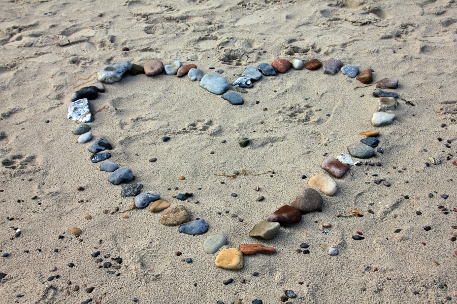 love images, love wallpapers, hearts, hearts, boyfriend, girlfriend, love, love, love, heart, red, white background, love, love romantic images hd, love images wallpaper hd, love hd picture, Beach, sand, stones, shapes, symbols, stones forming heart, decoration, valentines day, valentines day
