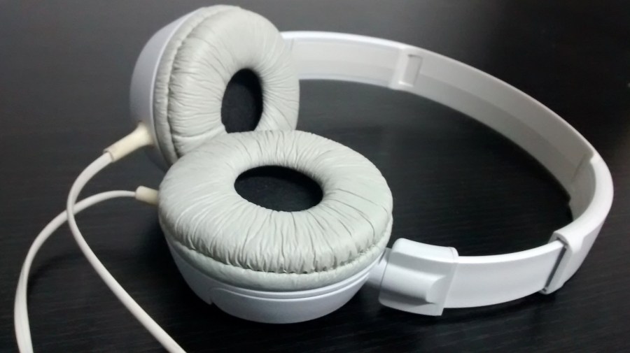 music, musical, msicales, musician, albo, white, white, gray, caucsico, clear, Negoro, black, black, dark, modern, modern, modern, modern, history, training, second plane, background, isolated, isolated, isolated, isolated section, granary, hrreo incommunicado, loose, superior vision, listen, listen, or narrow, anchor, apparently sound, healthy, breast, are ringing, probe, probe , probe, sound, sonorizacin, audio, cable, cabling, out adminculo buds, pods, malleable, plstica, plastic, pltico, earbud, tecnologies, technology, teconologia, weapons, equipment, fixtures, equipacin, equipment, computer, headset , entertainment, mobile, mobile, audi, audio, audio, sound, hearing aid, headset, volume, volume, volume, volume, volumes, apparatus, device, mechanism, electronics, electronic, distension, distensin, recreation, relaxation, relaxation, relaxation , relax, 