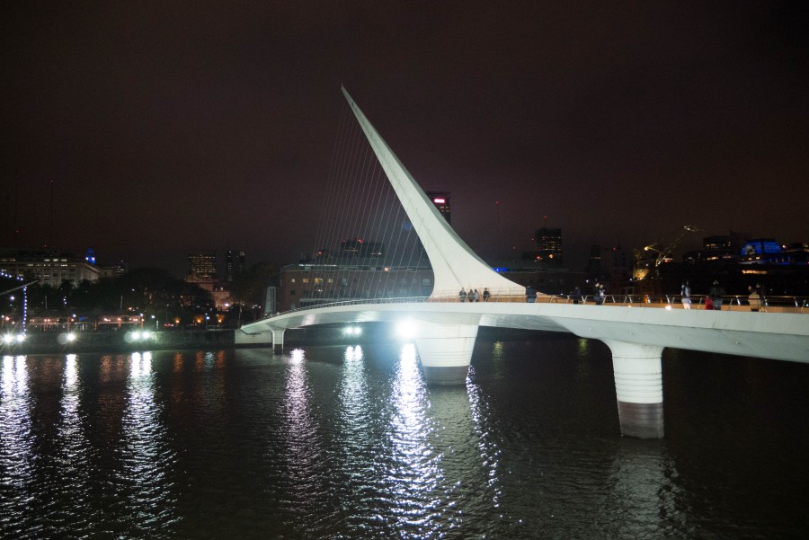 mujer, night, woman, lights, tower, buenos, america, town, puente, capitol, urban, attraction, south, scenery, skyline, aires, concrete, dark, modern, tall, reflection, architecture, city, buildings, scenic, tourism, water, bridge, , structure, american, cityscape, puerto madero, 