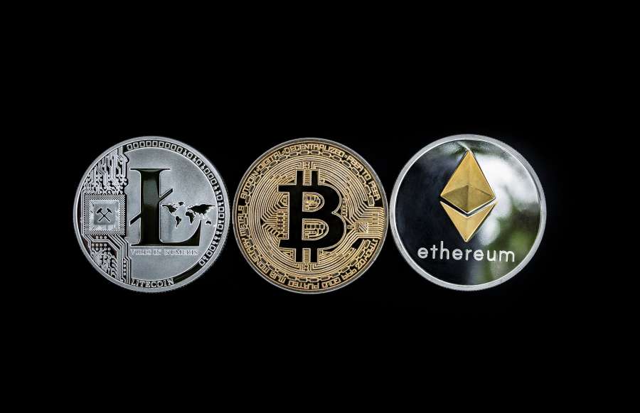 bitcoin, business, currency, money, virtual, coin, cryptocurrency, digital, exchange, crypto, concept, trade, blockchain, gold, economy, finance, banking, bit, golden, cryptography, payment, electronic, financial, internet, mining, cash, bank, btc, background, technology, symbol, market, pay, web, commerce, global, computer, investment, buy, international, e-commerce, value, anonymous, wallet, savings, network, bit-coin, ethereum, litecoin, 