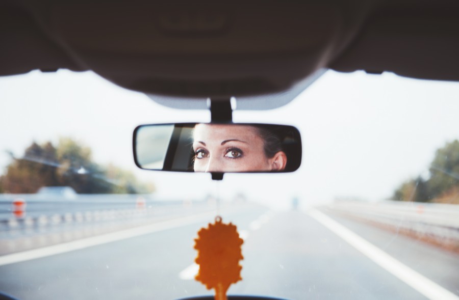 woman, mirror, mirror, auto, car, truck, interior, face, eyes, back, highway, road, menejar, driving, adult, business, day, outdoor, city, travel, travel, eyes, person, concept, 