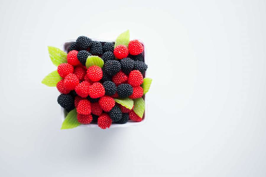 raspberry, raspberries, blackberry, berries, color, red, black, fruit, fruit, box, food, carry, white background,