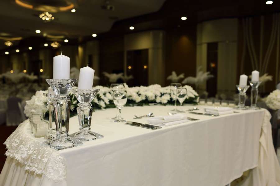 candle ,candles ,decor ,flower ,flowers ,table ,wedding ,white flowers