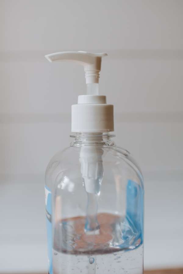 alcohol, bottle, white, glass, liquid, background, object, isolated, container, transparent, beverage, water, empty, clean, single

