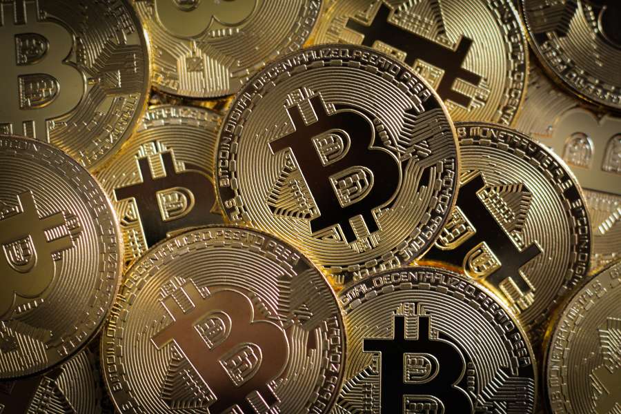 bitcoin, business, currency, money, virtual, coin, cryptocurrency, digital, exchange, crypto, concept, trade, blockchain, gold, economy, finance, banking, bit, golden, cryptography, payment, electronic, financial, internet, mining, cash, bank, btc, background, technology, symbol, market, pay, web, commerce, global, computer, investment, buy, international, e-commerce, value, anonymous, wallet, savings, network, bit-coin