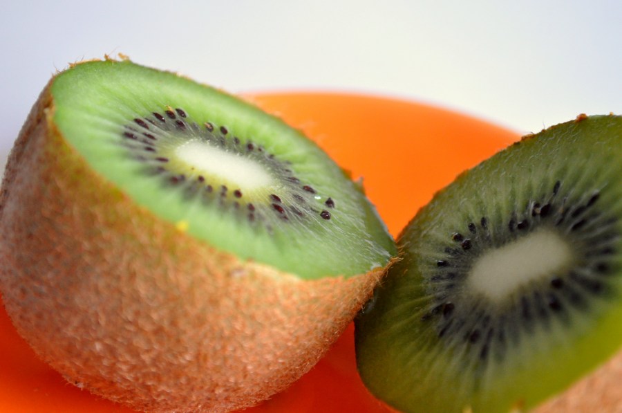 fruit, half, kiwi, green, fresh, food, eat, dish, healthy, fresh fruits, cut tropical 