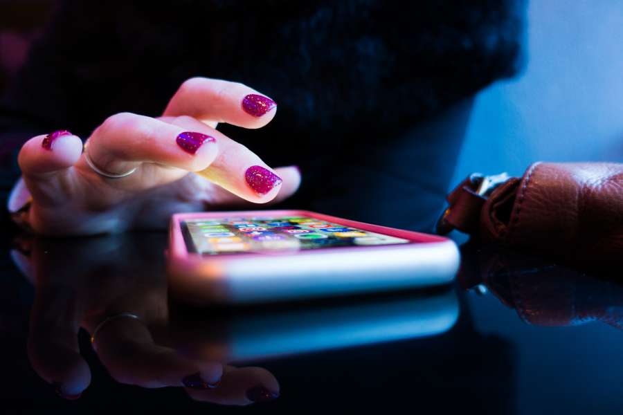 Hand, Fingers, Phone, Iphone, Mobile Phone, Screen, Apps, Nails, Pink, Reflection, Touch, Glow