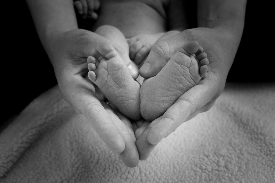 baby feet, heart, love, mother, motherhood, fingers, shape, black and white, blanket, hands, maternal love, child, newborn, little