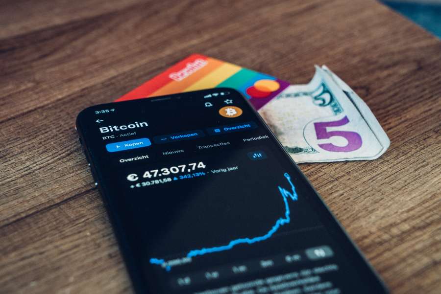 currency, phone, wallet, money, digital, smartphone, concept, business, bitcoin, finance, financial, technology, mobile, banking, crypto, app, cryptocurrency, exchange, internet, payment, coin, trade, symbol, illustration, screen, blockchain, transaction, online, background, electronic, vector, icon, application, cash, market, web, pay, transfer, network, commerce, design, virtual, computer, display, hand, buy, investment, graphic, e-commerce, bank