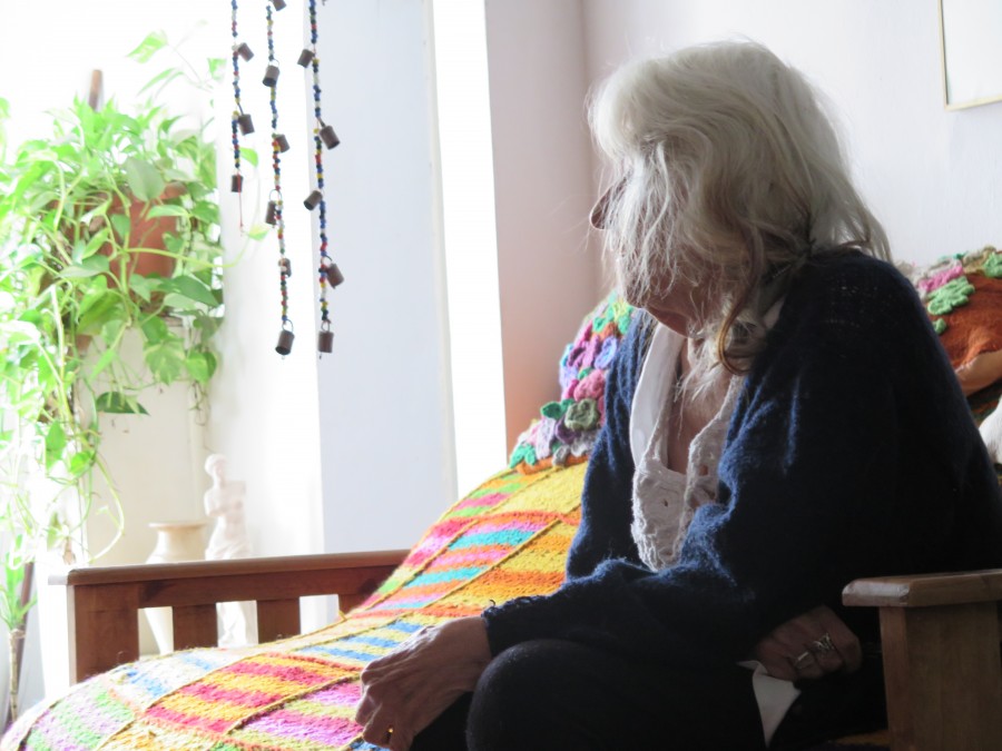 old, woman, watching, tv, television, living, interior, couch, grownup, 80 years,