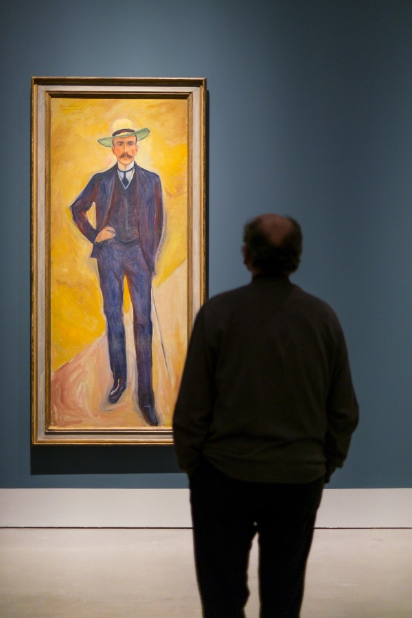 one person, people, man, museum, look, art, painting, note, picture, gallery,