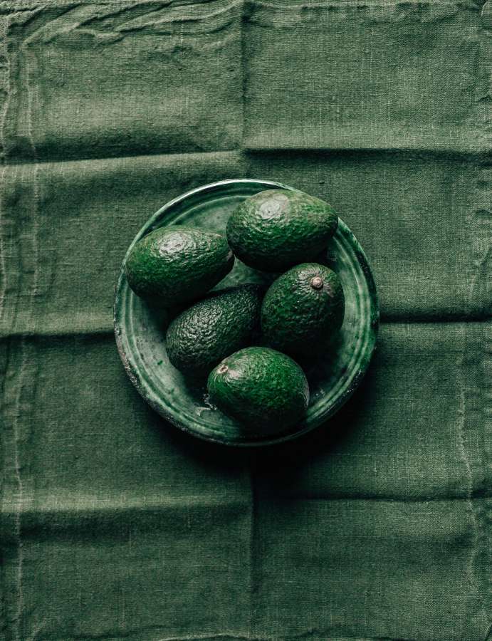 avocado, healthy, fruit, green, fresh, vegetarian, cut, ingredient, food, organic, raw, half seed, minimalist, marble, from above, dieting, diet, detox, vitamin, tropical, citrus, eating, table, half, side, surreal, restaurant, clean, vegan, cuisine, mex, cooking oil, house, vertical, colors, pureed, kitchen, copy, avocado oil, home, recipe, avocado fruit, bowl, top view, cross section, art canvas, canvas, oil, liquid, veganism, stone, vitamins, copy space, typical, white, ceramic, dish, purchase, mall, buy, marketplace, avocados, store, market, retail, vegetable, shop, product, rustic, core, freshness, troipcal, closeup, juicy, seller, wood, exotic, supermarket, sale, nutrition, vegetarianism, surrealist, gastronomy, culinary, colorful, seed, guacamole, blank, natural, antioxidant, customer, grocery, shopper, smashed, mexican, pit, empty, space, snack