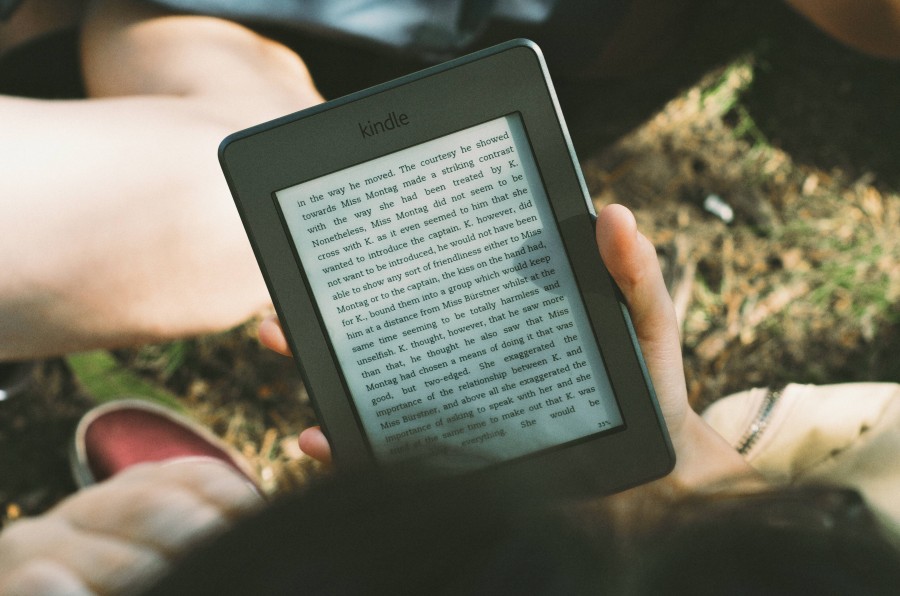 kindle, tablet, technology, reading, book, reading, reading, outdoor, outdoors,